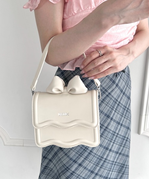 Loueme(ルエム)の「トップリボン2WAYショルダーバッグ(ショルダーバッグ・レディース・ピンク/シルバー/アイボリー/ブラック・FREE)」の2枚目の写真