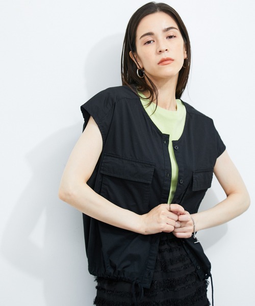 le cercle ADAM ET ROPE'(ルセルクルアダムエロペ)の「裾ドロストノースリーブブラウス(シャツ/ブラウス・レディース・ブラック/ダークブラウン・FREE)」の3枚目の写真