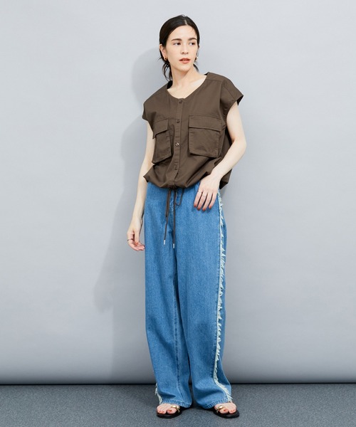 le cercle ADAM ET ROPE'(ルセルクルアダムエロペ)の「裾ドロストノースリーブブラウス(シャツ/ブラウス・レディース・ブラック/ダークブラウン・FREE)」の9枚目の写真