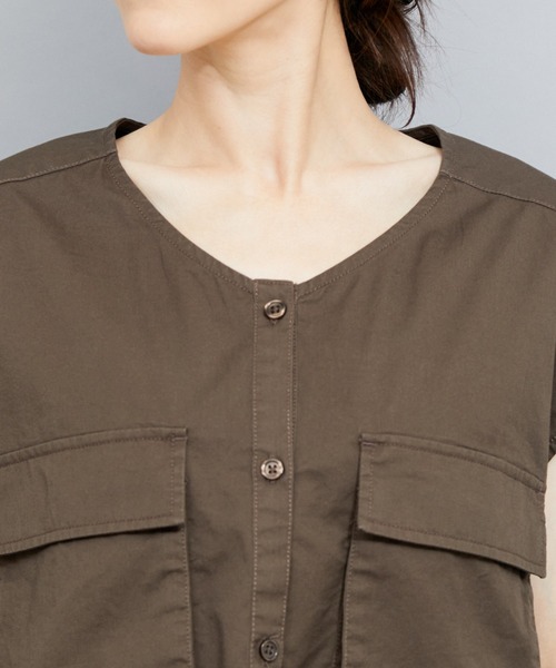 le cercle ADAM ET ROPE'(ルセルクルアダムエロペ)の「裾ドロストノースリーブブラウス(シャツ/ブラウス・レディース・ブラック/ダークブラウン・FREE)」の13枚目の写真