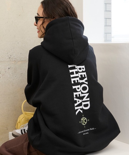THE CRAFT CREW PRODUCTS(ザクラフトクループロダクツ)の「ヘビーウェイトファンクショナルUSAコットン ビッグシルエット バックプリントラグランスリーブプルオーバーパーカー / 吸水速乾【THE CRAFT CREW PRODUCTS】(パーカー・メンズ・グレー/ネイビー/チャコール/ブラック/グレイッシュベージュ/ダークブラウン/ブラック系/グレー系/ダークネイビー/チャコールグレー/ブラック系2/グレー系2/グレー系3/オリーブ・S/M/L)」の3枚目の写真