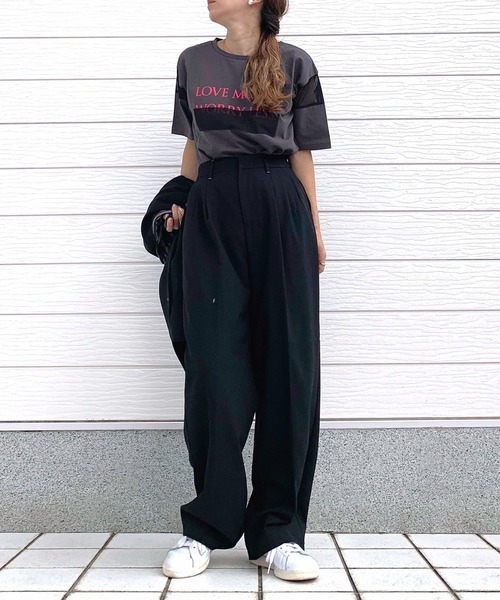 Q（キュー）の「ロゴチュールT（Tシャツ/カットソー・レディース・ホワイト/チャコールグレー・MEDIUM）」の3枚目の写真