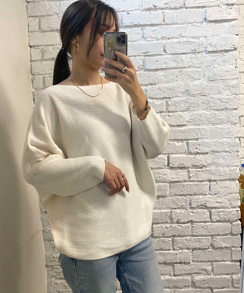 and it_（アンドイット）の「ボートネックリブドルマンプルオーバー（ニット/セーター・レディース・ライトブルー/ブラック/オフホワイト/カーキ/イエロー/ライトグリーン/マスタード/モカ・M）」の2枚目の写真