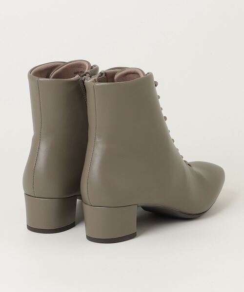 AcureZ(アキュアーズ)の「スッキリシルエットのレースアップデザイン「生活防水×スタイリッシュブーツ」(ブーツ・レディース・ブラック/カーキ/アイボリー・24.0cm/23.0cm/22.5cm/24.5cm/23.5cm)」の19枚目の写真