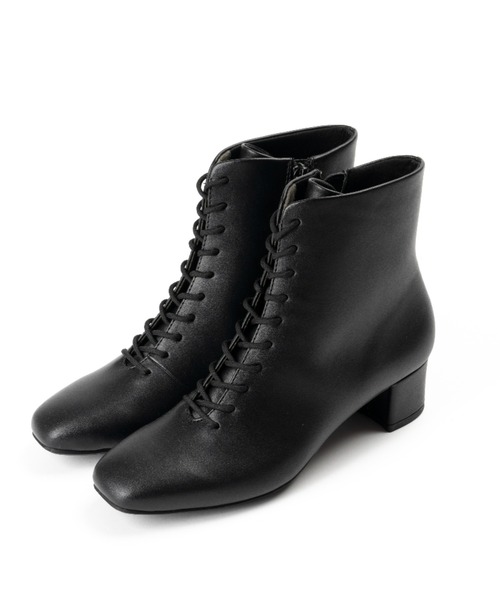 AcureZ(アキュアーズ)の「スッキリシルエットのレースアップデザイン「生活防水×スタイリッシュブーツ」(ブーツ・レディース・ブラック/カーキ/アイボリー・24.0cm/23.0cm/22.5cm/24.5cm/23.5cm)」の1枚目の写真