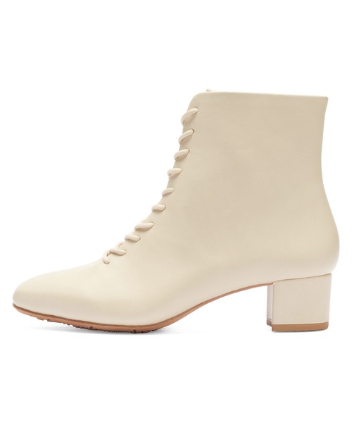 AcureZ(アキュアーズ)の「スッキリシルエットのレースアップデザイン「生活防水×スタイリッシュブーツ」(ブーツ・レディース・ブラック/カーキ/アイボリー・24.0cm/23.0cm/22.5cm/24.5cm/23.5cm)」の5枚目の写真