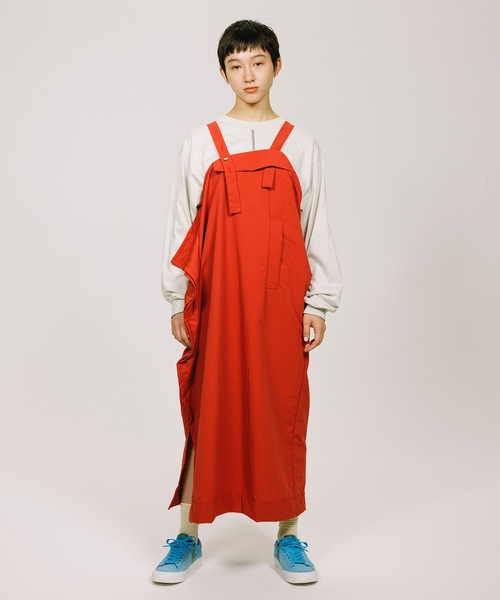 sneeuw（スニュウ）の「カット&フォールドジャンパースカート（ワンピース・レディース・レッド/ブラック・ONESIZE）」の2枚目の写真