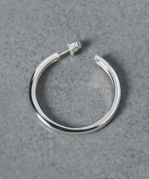 UNITED ARROWS（ユナイテッドアローズ）の「UWBT フープ ピアス M②（ピアス（両耳用）・レディース・シルバー・フリー）」の4枚目の写真