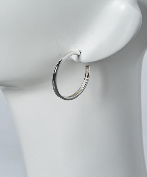 UNITED ARROWS（ユナイテッドアローズ）の「UWBT フープ ピアス M②（ピアス（両耳用）・レディース・シルバー・フリー）」の6枚目の写真