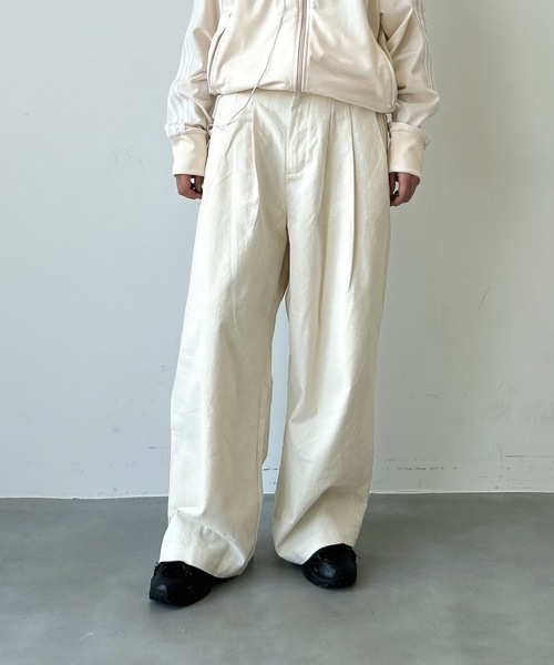 UNDERSTATEMENTs(アンダーステイトメント)の「【ユニセックス】2タック起毛チノワイドパンツ(チノパンツ・メンズ・オフホワイト/カーキ・MEDIUM/SMALL)」の3枚目の写真