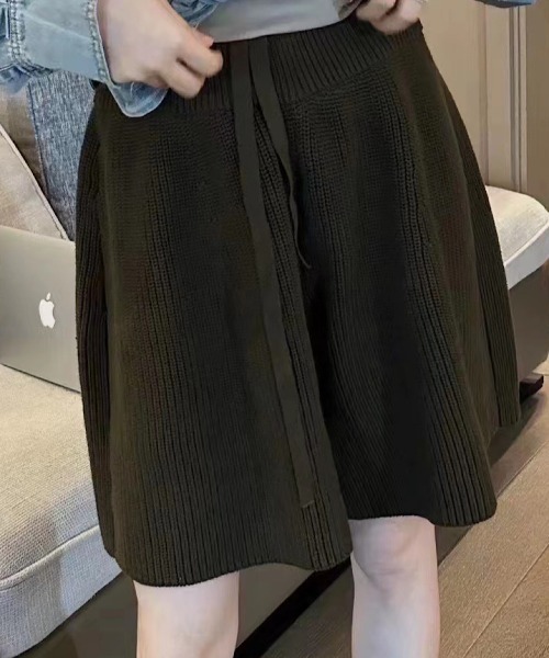 H.TOKYO(エイチトウキョウ)の「ニットワイドショートパンツ(その他パンツ・レディース・ブラック/ダークグレー/グリーン/ダークブラウン・FREE)」の4枚目の写真