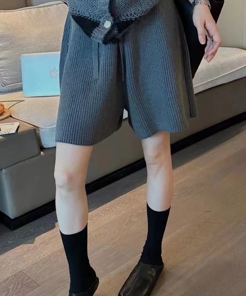 H.TOKYO(エイチトウキョウ)の「ニットワイドショートパンツ(その他パンツ・レディース・ブラック/ダークグレー/グリーン/ダークブラウン・FREE)」の2枚目の写真