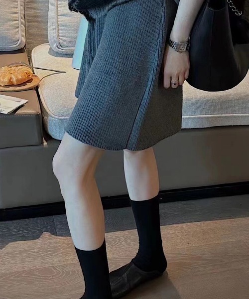 H.TOKYO(エイチトウキョウ)の「ニットワイドショートパンツ(その他パンツ・レディース・ブラック/ダークグレー/グリーン/ダークブラウン・FREE)」の6枚目の写真