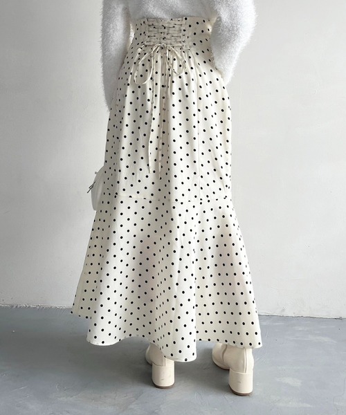 one after another NICE CLAUP（ワンアフターアナザーナイスクラップ）の「【マイナス5キロ見え】バックレースアップマーメイドスカート/WEB限定商品（スカート・レディース・アイボリー系/アイボリー/ブラック・SMALL/LARGE/MEDIUM）」の19枚目の写真