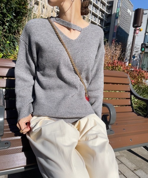 カットアウトリブニット(comochi select) / アシメ チョーカー風 Vネック 長袖 セーター ミドル丈（ニット/セーター）｜ISOOK（アイスー）
