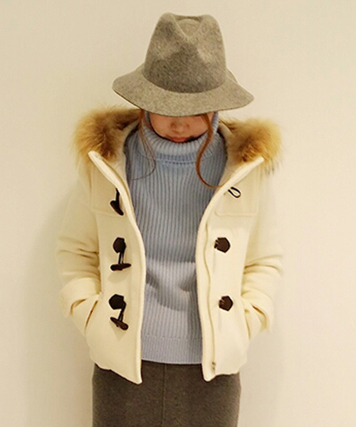 UNRELISH（アンレリッシュ）の「ファーフードショートダッフルコート（ダッフルコート・レディース・ホワイト/キャメル/ブラック・SMALL/MEDIUM）」の2枚目の写真