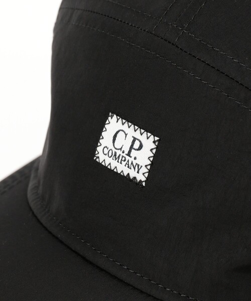 C.P. COMPANY（シーピーカンパニー）の「C.P. Company / Chrome-R Panelled Cap（キャップ・メンズ・ブラック・ONE SIZE）」の4枚目の写真