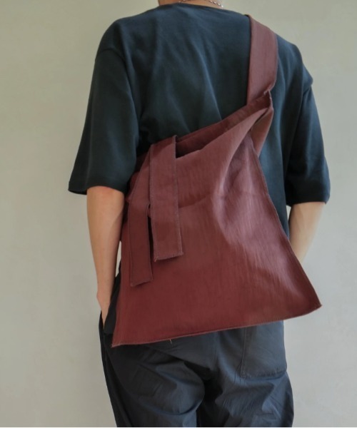 ITTI（イッチ）の「ITTI/イッチ/MARY INSIDE OUT TOTE - L / CERATO BRIGHT（ショルダーバッグ・レディース・ブラック/ブラウン/レッド・F）」の5枚目の写真