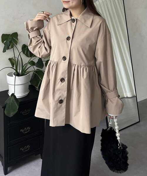 prose verse（プロズヴェール）の「ステンカラーペプラムミドルコート（トレンチコート・レディース・ベージュ・MEDIUM/LARGE）」の13枚目の写真