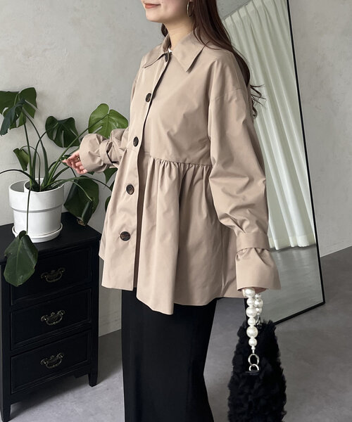 prose verse（プロズヴェール）の「ステンカラーペプラムミドルコート（トレンチコート・レディース・ベージュ・MEDIUM/LARGE）」の17枚目の写真