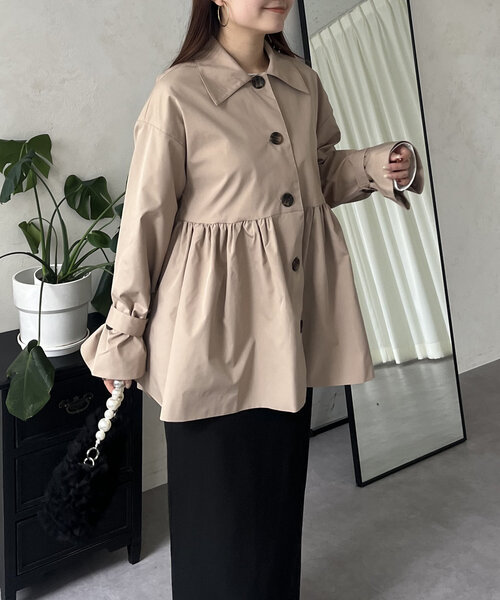 prose verse（プロズヴェール）の「ステンカラーペプラムミドルコート（トレンチコート・レディース・ベージュ・MEDIUM/LARGE）」の20枚目の写真