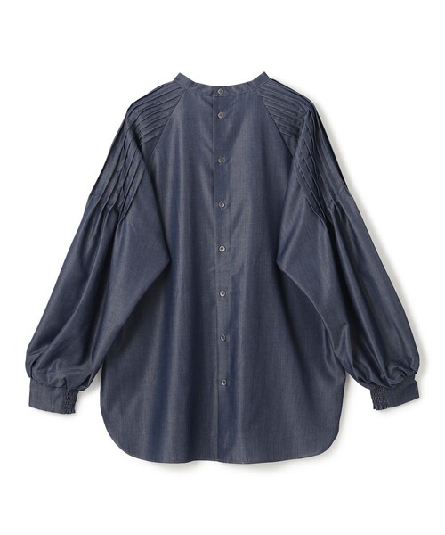 UNFILO（アンフィーロ）の「シャンブレーデニム ショルダータックブラウス（シャツ/ブラウス・レディース・ネイビー系・MEDIUM/LARGE/SMALL）」の6枚目の写真