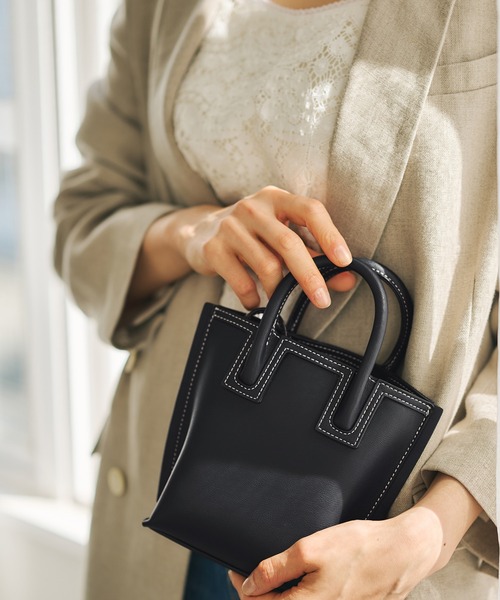 E'POR（エポール）の「【E'POR】Ree BAG Mini【WEB限定】【超軽量】（ショルダーバッグ・レディース・ネイビー/ベージュ/モスグリーン/ライトグレー/ブルー/チャコールグレー/キナリ/ラベンダー/ワイン/ピンク系その他2/ベージュ系その他2/ベージュ系その他/ブルー系その他4/カーキ/ブラック/オフホワイト・FREE）」の11枚目の写真