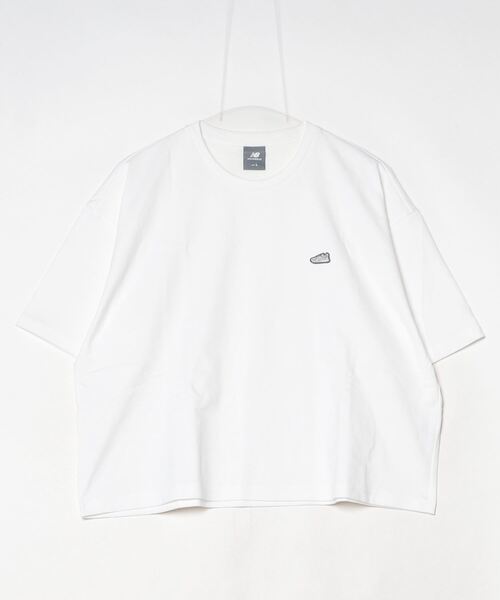 NEW BALANCE(ニューバランス)の「【別注】ニューバランス New Balance THE CITY シューパッチショートレングスTシャツ 限定コラボ(Tシャツ/カットソー・レディース・ライトグリーン/ホワイト・S/M/L/XL)」の2枚目の写真