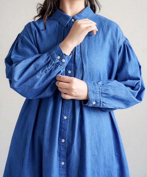MARAI(マーライ)の「デニムシャツ長袖ワンピース(シャツワンピース・レディース・ブルー/ネイビー・フリー)」の16枚目の写真