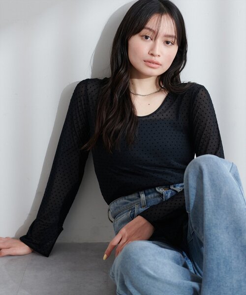 natural couture(ナチュラルクチュール)の「【WEB限定】ドットプリントパイピング2WAYプルオーバー(Tシャツ/カットソー・レディース・アイボリー/ブラック・FREE)」の1枚目の写真