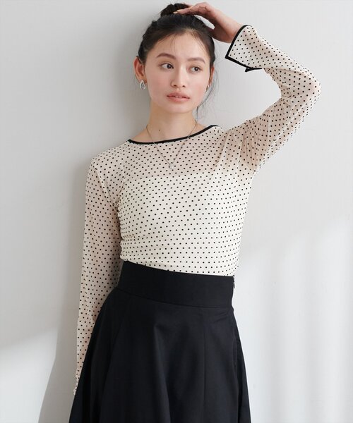 natural couture(ナチュラルクチュール)の「【WEB限定】ドットプリントパイピング2WAYプルオーバー(Tシャツ/カットソー・レディース・アイボリー/ブラック・FREE)」の6枚目の写真