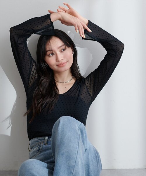 natural couture(ナチュラルクチュール)の「【WEB限定】ドットプリントパイピング2WAYプルオーバー(Tシャツ/カットソー・レディース・アイボリー/ブラック・FREE)」の11枚目の写真