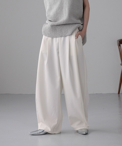 LOWRYS FARM（ローリーズファーム）の「イージーワイドコクーンパンツ 327286（その他パンツ・レディース・ベージュ/ホワイト/グレー/ブルー/ブラック/パープル/グリーン/ネイビー/グレー系その他/ブラウン系その他/ブラウン系その他2/ゴールド・MEDIUM/LARGE/SMALL）」の16枚目の写真