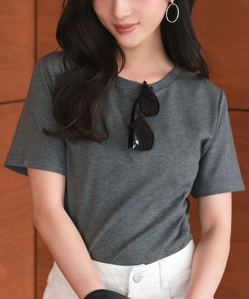 Petitle（プチレ）の「[ 低身長向けサイズ ] 選べる3サイズ ベーシック半袖Tシャツ（Tシャツ/カットソー・レディース・ブラック/ホワイト系その他/チャコール/オフホワイト/アイボリー系・PL/PM/PS）」の4枚目の写真