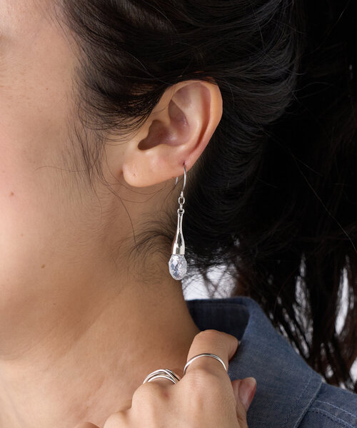 BEARDSLEY（ビアズリー）の「カットドロップピアス（シルバー）（ピアス（両耳用）・レディース・シルバー・FREE）」の2枚目の写真