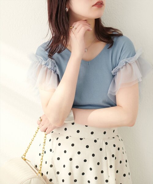 natural couture(ナチュラルクチュール)の「【WEB限定】チュールフリルドッキングニット(ニット/セーター・レディース・サックスブルー/グレイッシュベージュ/ブラック/オフホワイト/ピンク系その他・FREE)」の1枚目の写真