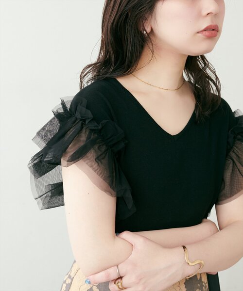 natural couture(ナチュラルクチュール)の「【WEB限定】チュールフリルドッキングニット(ニット/セーター・レディース・サックスブルー/グレイッシュベージュ/ブラック/オフホワイト/ピンク系その他・FREE)」の3枚目の写真
