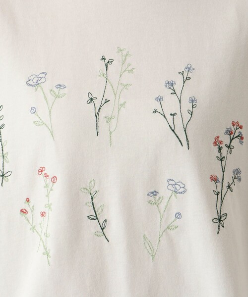 one'sterrace（ワンズテラス）の「コットン天竺 花柄刺繍入りプルオーバー（Tシャツ/カットソー・レディース・アイボリー系8/ネイビー系5/ライトグリーン系・02）」の11枚目の写真
