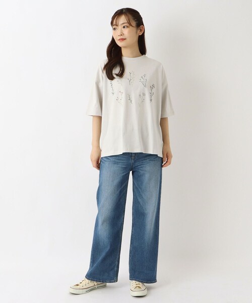 one'sterrace（ワンズテラス）の「コットン天竺 花柄刺繍入りプルオーバー（Tシャツ/カットソー・レディース・アイボリー系8/ネイビー系5/ライトグリーン系・02）」の12枚目の写真