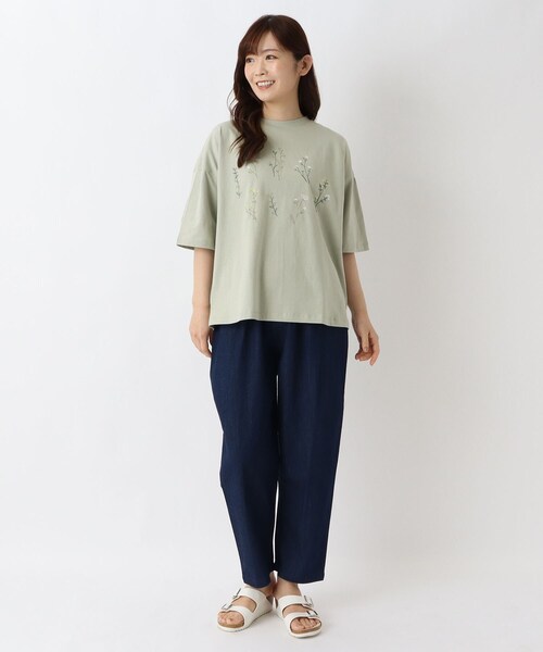 one'sterrace（ワンズテラス）の「コットン天竺 花柄刺繍入りプルオーバー（Tシャツ/カットソー・レディース・アイボリー系8/ネイビー系5/ライトグリーン系・02）」の14枚目の写真