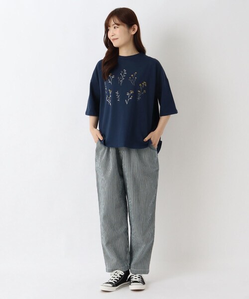 one'sterrace（ワンズテラス）の「コットン天竺 花柄刺繍入りプルオーバー（Tシャツ/カットソー・レディース・アイボリー系8/ネイビー系5/ライトグリーン系・02）」の16枚目の写真