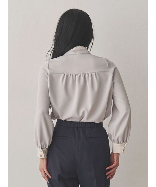 TONAL（トーナル）の「バイカラーハーフボウタイブラウス（シャツ/ブラウス・レディース・ライトブルー/ネイビー/グレー/オフホワイト・MEDIUM）」の8枚目の写真