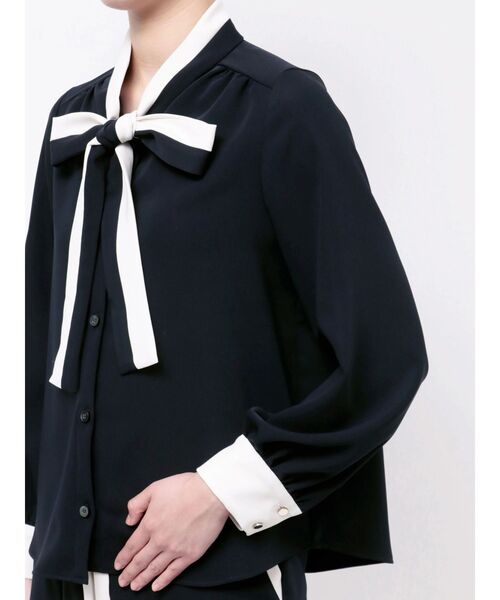 TONAL（トーナル）の「バイカラーハーフボウタイブラウス（シャツ/ブラウス・レディース・ライトブルー/ネイビー/グレー/オフホワイト・MEDIUM）」の22枚目の写真