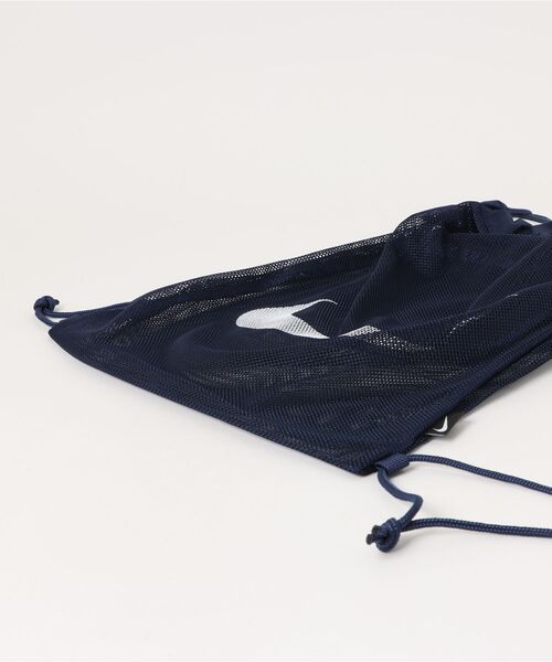San-ai Resort 三愛水着楽園（サンアイリゾート　サンアイミズギラクエン）の「【NIKE】ナイキ SS25 メッシュドローストリングプールバッグ（スイムグッズ・レディース・サックスブルー/ネイビー/ベージュ/オレンジ・ONE SIZE）」の14枚目の写真