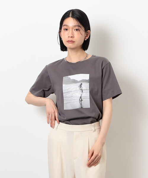 COMME CA ISM(コムサイズム)の「フォトプリントTシャツ(Tシャツ/カットソー・レディース・グレー/グレー系その他/ホワイト系その他/ホワイト・LARGE/MEDIUM/SMALL)」の4枚目の写真