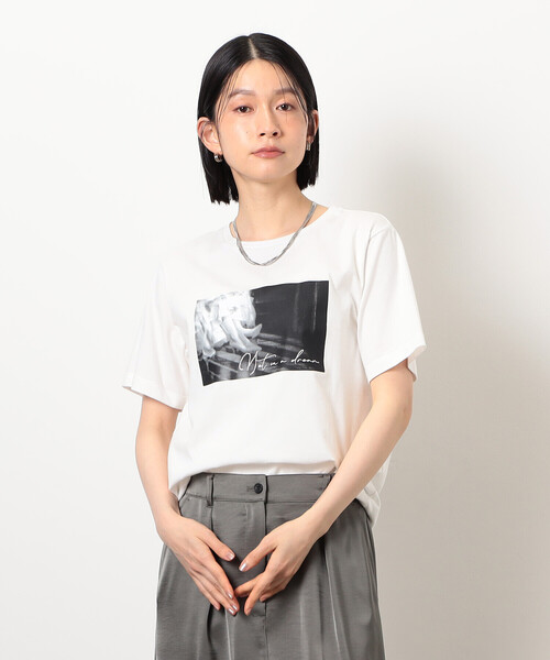 COMME CA ISM(コムサイズム)の「フォトプリントTシャツ(Tシャツ/カットソー・レディース・グレー/グレー系その他/ホワイト系その他/ホワイト・LARGE/MEDIUM/SMALL)」の1枚目の写真