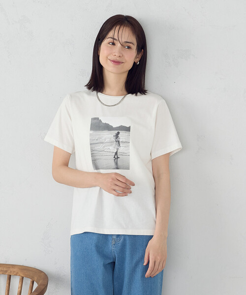 COMME CA ISM(コムサイズム)の「フォトプリントTシャツ(Tシャツ/カットソー・レディース・グレー/グレー系その他/ホワイト系その他/ホワイト・LARGE/MEDIUM/SMALL)」の5枚目の写真