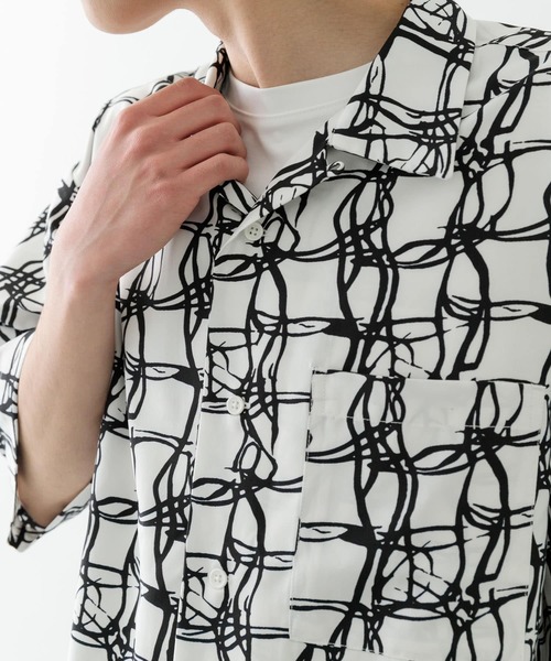 ITEMS URBANRESEARCH（アイテムズ アーバンリサーチ）の「ラインアートプリントオープンカラー半袖シャツ（シャツ/ブラウス・メンズ・ブラック/ベージュ/ホワイト・MEDIUM/LARGE）」の11枚目の写真