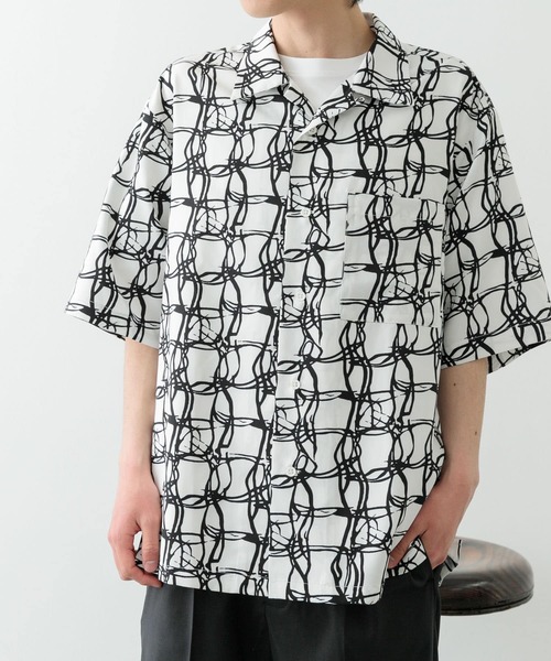 ITEMS URBANRESEARCH（アイテムズ アーバンリサーチ）の「ラインアートプリントオープンカラー半袖シャツ（シャツ/ブラウス・メンズ・ブラック/ベージュ/ホワイト・MEDIUM/LARGE）」の10枚目の写真