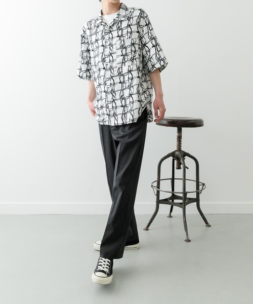 ITEMS URBANRESEARCH（アイテムズ アーバンリサーチ）の「ラインアートプリントオープンカラー半袖シャツ（シャツ/ブラウス・メンズ・ブラック/ベージュ/ホワイト・MEDIUM/LARGE）」の7枚目の写真